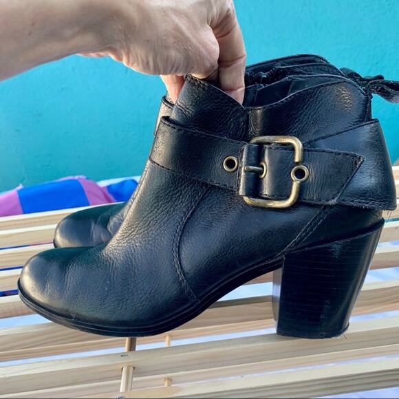 BLACK LEATHER MOTO ANKLE BOOTS BOOTIES w/ BUCKLE 7.5 - Picture 1 of 8